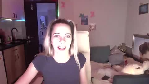 Snapshot of lady_smile69 chatting on November 13, 6:40 pm lady_smile69 online show from November 13, 6:40 pm