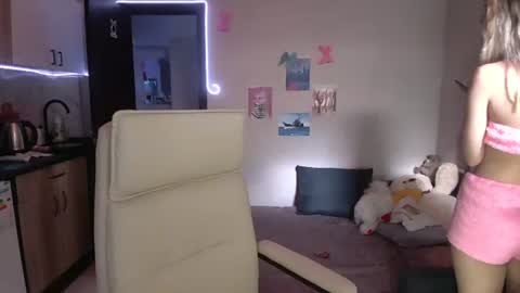 Snapshot of lady_smile69 chatting on November 23, 8:14 am lady_smile69 online show from November 23, 8:14 am