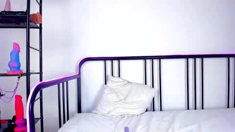 Mia online show from December 22, 7:42 pm