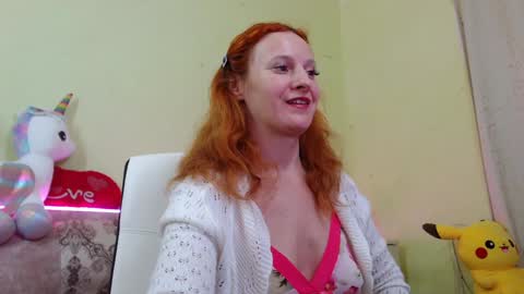 Snapshot of ladybigsmile chatting on February 9, 12:39 am Sima Ladybigsmile online show from February 9, 12:39 am