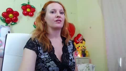 Snapshot of ladybigsmile chatting on February 25, 11:00 pm Sima Ladybigsmile online show from February 25, 11:00 pm