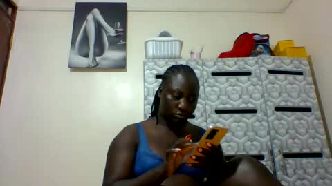 Snapshot of ladyblossoms19 chatting on December 21, 8:21 pm lindah32 online show from December 21, 8:21 pm