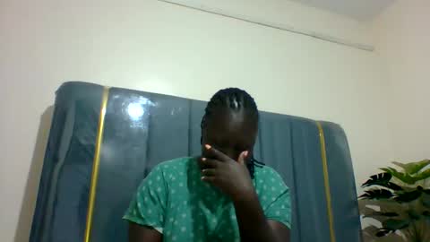 Snapshot of ladyblossoms19 chatting on December 25, 12:16 am lindah32 online show from December 25, 12:16 am