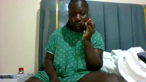 Snapshot of ladyblossoms19 chatting on December 25, 5:15 pm lindah32 online show from December 25, 5:15 pm