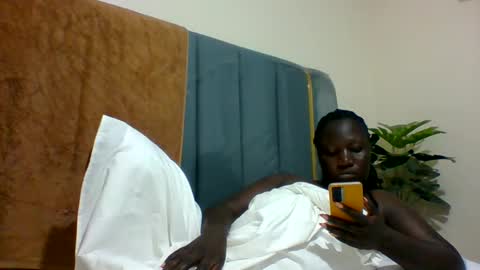 Snapshot of ladyblossoms19 chatting on December 30, 11:28 pm lindah32 online show from December 30, 11:28 pm