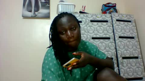 Snapshot of ladyblossoms19 chatting on December 31, 9:39 pm lindah32 online show from December 31, 9:39 pm