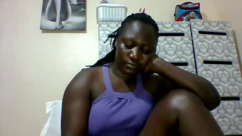 Snapshot of ladyblossoms19 chatting on January 1, 9:41 pm lindah32 online show from January 1, 9:41 pm