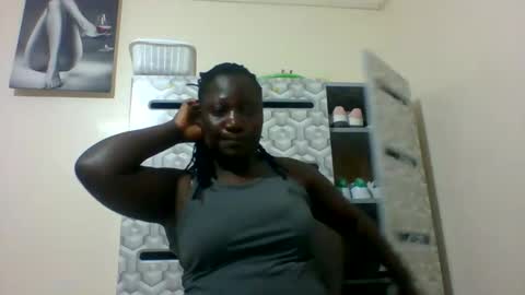 Snapshot of ladyblossoms19 chatting on January 6, 3:51 pm lindah32 online show from January 6, 3:51 pm