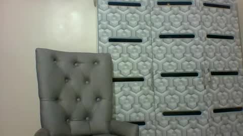 Snapshot of ladyblossoms19 chatting on January 9, 9:26 pm lindah32 online show from January 9, 9:26 pm