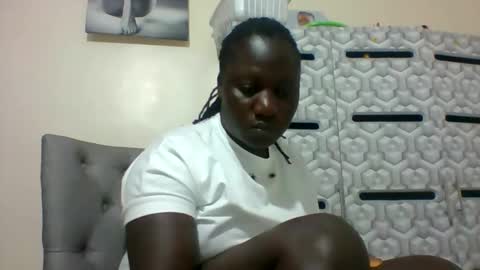 Snapshot of ladyblossoms19 chatting on January 11, 6:12 pm lindah32 online show from January 11, 6:12 pm