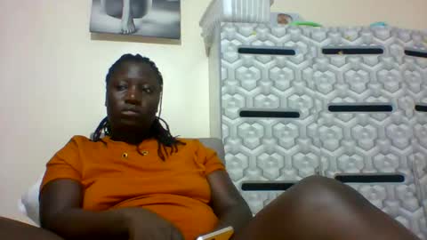 Snapshot of ladyblossoms19 chatting on January 14, 6:07 pm lindah32 online show from January 14, 6:07 pm