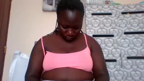 Snapshot of ladyblossoms19 chatting on January 15, 9:24 am lindah32 online show from January 15, 9:24 am