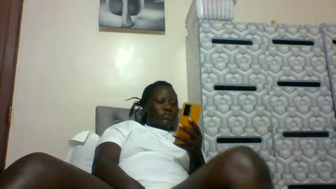 Snapshot of ladyblossoms19 chatting on January 16, 12:55 am lindah32 online show from January 16, 12:55 am