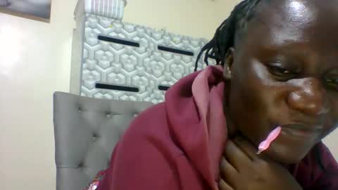 Snapshot of ladyblossoms19 chatting on January 17, 10:45 pm lindah32 online show from January 17, 10:45 pm