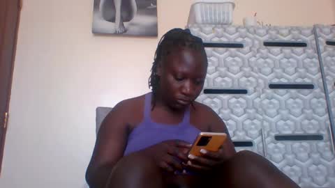 Snapshot of ladyblossoms19 chatting on January 20, 10:29 am lindah32 online show from January 20, 10:29 am