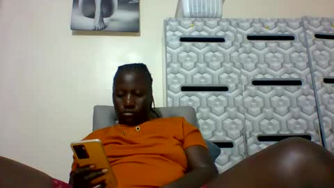 Snapshot of ladyblossoms19 chatting on January 23, 6:35 pm lindah32 online show from January 23, 6:35 pm