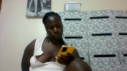 Snapshot of ladyblossoms19 chatting on January 28, 1:18 am lindah32 online show from January 28, 1:18 am