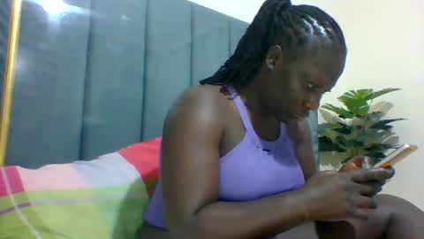 Snapshot of ladyblossoms19 chatting on February 6, 2:33 am lindah32 online show from February 6, 2:33 am