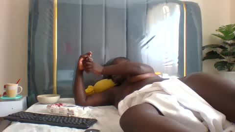 Snapshot of ladyblossoms19 chatting on February 12, 11:40 am lindah32 online show from February 12, 11:40 am