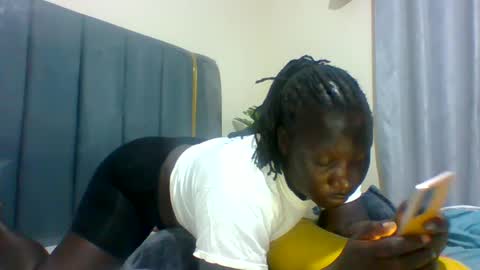 Snapshot of ladyblossoms19 chatting on February 14, 12:51 am lindah32 online show from February 14, 12:51 am