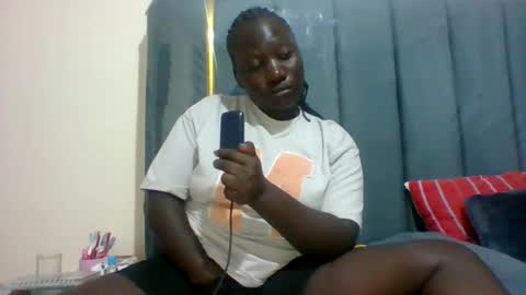 Snapshot of ladyblossoms19 chatting on February 17, 6:04 pm lindah32 online show from February 17, 6:04 pm