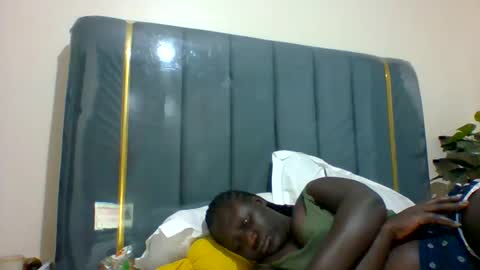 Snapshot of ladyblossoms19 chatting on February 23, 4:13 pm lindah32 online show from February 23, 4:13 pm