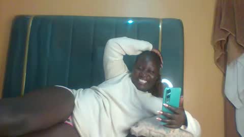 Snapshot of ladyblossoms19 chatting on September 17, 12:01 am lindah32 online show from September 17, 12:01 am