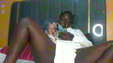 Snapshot of ladyblossoms19 chatting on October 19, 1:06 am lindah32 online show from October 19, 1:06 am