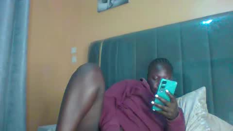 Snapshot of ladyblossoms19 chatting on November 17, 10:04 pm lindah32 online show from November 17, 10:04 pm