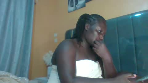 Snapshot of ladyblossoms19 chatting on November 21, 11:03 pm lindah32 online show from November 21, 11:03 pm