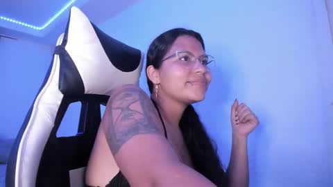 Snapshot of ladybrown_16 chatting on March 1, 12:28 am Lady online show from March 1, 12:28 am