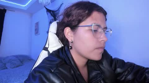 Snapshot of ladybrown_16 chatting on October 15, 2:33 am Lady online show from October 15, 2:33 am