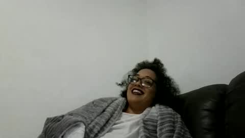 Snapshot of ladycinnabon chatting on November 14, 3:05 am Stephanie online show from November 14, 3:05 am