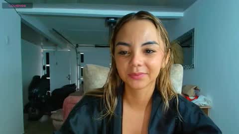 Hello im lady nice to meet you  online show from October 22, 8:30 pm