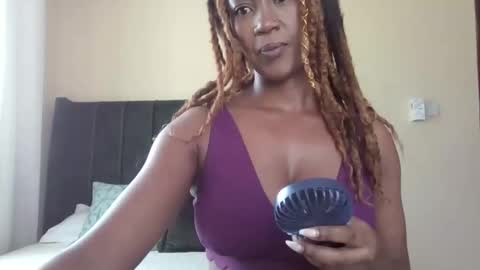 Snapshot of ladyhotpot chatting on February 11, 1:27 pm ladyhotpot online show from February 11, 1:27 pm