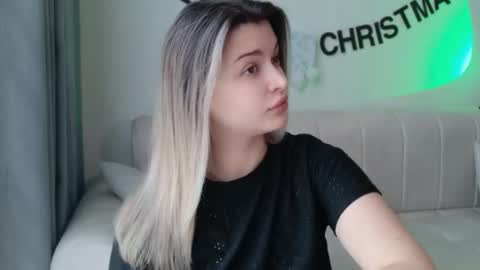 ladylancaster online show from December 14, 3:01 am