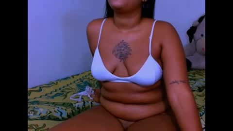 Snapshot of ladypussy69779756 chatting on October 22, 12:44 am laura online show from October 22, 12:44 am