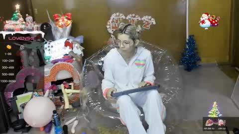 Snapshot of laflakita21 chatting on December 14, 5:29 pm Skinnygirl online show from December 14, 5:29 pm