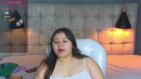 Snapshot of laia_and_aloby chatting on December 3, 10:30 pm online show from December 3, 10:30 pm