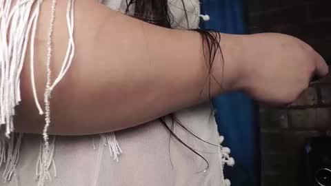 Snapshot of laia_hadid chatting on December 18, 9:21 pm laia_hadid online show from December 18, 9:21 pm