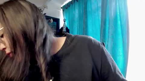 Snapshot of laia_hadid chatting on February 21, 2:51 pm laia_hadid online show from February 21, 2:51 pm