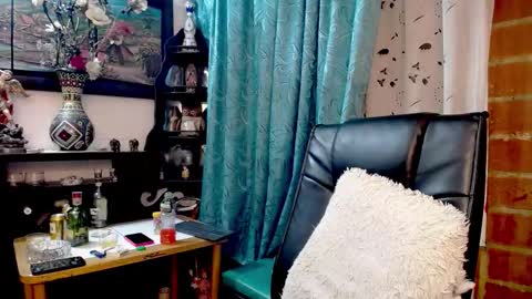 Snapshot of laia_hadid chatting on March 3, 5:13 am laia_hadid online show from March 3, 5:13 am