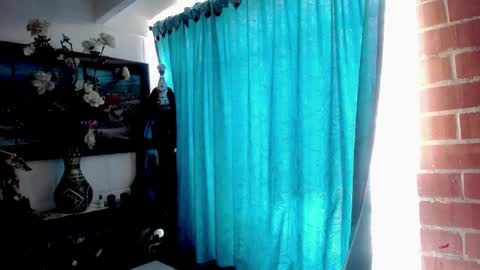 laia_hadid online show from April 21, 5:39 pm