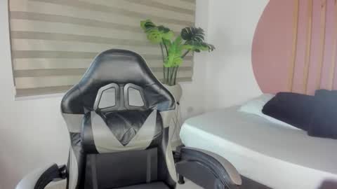 L A I A online show from January 15, 3:22 am