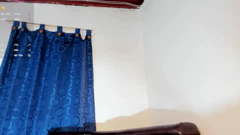 Snapshot of lailamayers chatting on November 18, 2:39 am Laila online show from November 18, 2:39 am