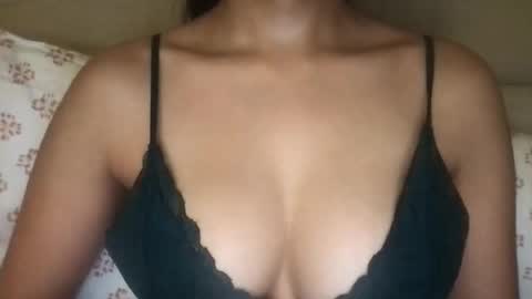 Snapshot of lailayousef chatting on December 16, 8:30 am Laila Yousef online show from December 16, 8:30 am