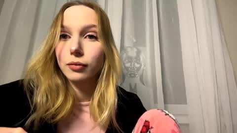 Snapshot of lakeshavotraw chatting on November 21, 12:37 pm Mira online show from November 21, 12:37 pm