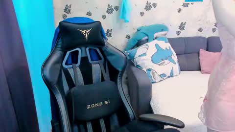 Snapshot of laksmrrr chatting on December 16, 9:36 am Lu Alex online show from December 16, 9:36 am