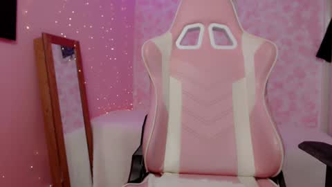 lala Moon online show from January 9, 1:03 pm