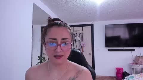 Snapshot of lalanaughty1 chatting on January 5, 12:21 pm Sofi online show from January 5, 12:21 pm